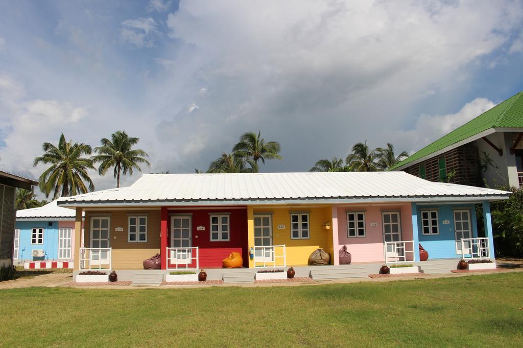 Ocean Front Campgrounds Ngwesaung Esterno foto